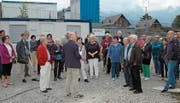 Roland Rubin, Fachbereichsleiter Betrieb und Organisation, begrüsst die zahlreichen Besucher zum Baustellenrundgang. Bild: PD
