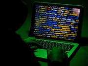 Im Kampf gegen Verbrechen im Internet haben deutsche Ermittler erstmals einen grossen Server-Anbieter für illegale Geschäfte im Darknet ausgehoben. (Bild: KEYSTONE/EPA/SASCHA STEINBACH)
