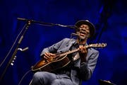 Keb Mo spielt anlässlich des diesjährigen Blue Balls Festivals im Konzertsaal des KKL Luzern. (Bild: Philipp Schmidli, Luzern, 21. Juli 2019)