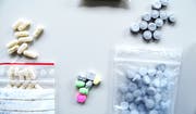 Die Luzerner Polizei beschlagnahmte bei den Jugendlichen mehrere verschiedene rezeptpflichtige Medikamente. (Bild: Luzerner Polizei)