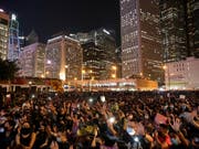 In Hongkong gingen erneut tausende Anhänger der Demokratie-Bewegung auf die Strasse. (Bild: KEYSTONE/AP/VINCENT THIAN)