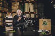 Heinrich Villiger mit dem neuen Produkt (Bild: PD)