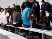 Die US-Regierung will künftig die Zahl der Flüchtlinge, die in aller Welt aus Uno-Lagern ausgewählt und in den USA neu angesiedelt werden, drastisch reduzieren. (Bild: KEYSTONE/AP/ERIC GAY)