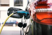 Alleine die grössten europäischen Automobilunternehmen investieren bis 2020 gesamthaft über 60 Milliarden Euro in Elektromobilität. (Bild: Christian Beutler/Keystone)