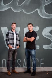 Eishockeyaner Timo Meier (r.) und Fussballer François Affolter wurden in San Jose zu Freunden. (Bild: Julia Sieber)