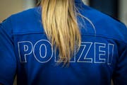 Abgesehen vom verbrannten Haarzopf blieb die Polizistin unverletzt. (Symbolbild: Benjamin Manser)