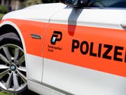Die Kantonspolizei konnte eine illegal praktizierende Ärztin und deren Assistentinnen verhaften. (Bild: KEYSTONE/WALTER BIERI)