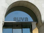 Dem Unfallversicherer Suva steht eine grosse Umstrukturierung bevor. 170 Arbeitsplätze sollen bis 2027 verschwinden. (Bild: KEYSTONE/URS FLUEELER)