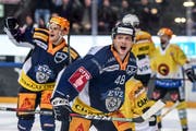 Jubel bei Grégory Hofmann (links) und Carl Klingberg nach dem 3:0. (Bild: Daniela Frutiger/Freshfocus)