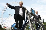 Boris Johnson als velofahrender Bürgermeister. (Bild: AP)