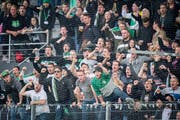 Gejubelt wird erst nach Spielende. (Bild: Benjamin Manser)