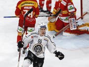 Luganos finnischer Weltmeister Atte Ohtamaa schiesst sein Team gegen Biel in der Verlängerung zum Sieg (Bild: KEYSTONE/PETER KLAUNZER)