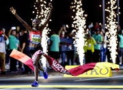 Ruth Chepngetich aus Kenia hielt die Hitze aus und gewann den Frauenmarathon in Doha. (Bild: AP Photo/Martin Meissner)