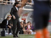 Wils Trainer Ciriaco Sforza nimmt gegen Lausanne die richtigen Korrekturen vor (Bild: KEYSTONE/GIAN EHRENZELLER)