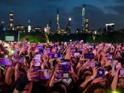 Tausende Zuschauer: Im New Yorker Central Park hat in der Nacht auf Sonntag ein Benefizkonzert gegen Armut und mehr Engagement im Kampf gegen Krankheiten stattgefunden. (Bild: KEYSTONE/AP Invision/CHARLES SYKES)
