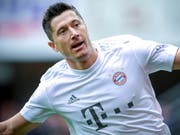Robert Lewandowski zieht als Torschütze in der Biundesliga einsam seine Kreise (Bild: KEYSTONE/EPA/SASCHA STEINBACH)