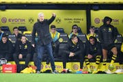 Lucien Favre im Spiel gegen Werder Bremen. (Expa/Freshfocus)