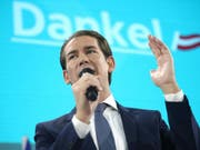 Der strahlende Sieger: Bald-wieder-Kanzler Sebastian Kurz von der wählerstärksten Partei ÖVP. (Bild: KEYSTONE/APA/APA/GEORG HOCHMUTH)