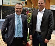 Die Referenten: Urs Schneider (links) und Nationalrat Marcel Dettling. Bild: Peter Jenni