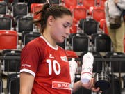 Daphne Gautschi ist trotz ihrer sechs Tore gegen Olympiasieger Russland nach der Partie nicht zufrieden (Bild: KEYSTONE/ANTHONY ANEX)