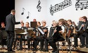 Das Akkordeon-Orchester Uzwil bei seinem Jahreskonzert im Gemeindesaal Uzwil. Bild: Christof Lampart