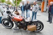 Manch einer staunte über die teils älteren Harley-Maschinen. (Bild: Hansruedi Rohrer)