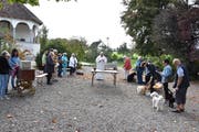 Der Tiersegnungs-Gottesdienst mit Pater Peter Suffel im Freien berührt Jung und Alt gleichermassen. (Bild: Freddy Kugler)