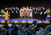 Der jubilierende Jodelklub Heimelig Baar war der gefeierte Hauptakteur in der Waldmannhalle. (Bild: Maria Schmid, 28. September 2019)