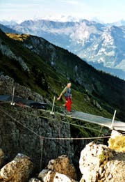 Die Brücke, welche den Charren zwischen Storeggpass und Gräfimattstand verband und 2008 abgebrochen wurde. (Bild: Oktober 2006/PD)