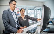 Der neue Geschäftsführer Marcel Frei mit seiner Vorgängerin Petra Geiser in ihrer letzten Arbeitswoche. (Bild: Andrea Stalder)