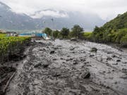 Am 11. August trat die Losentse bei Chamoson im Unterwallis über die Ufer. Sie riss zwei Menschen in einem Auto mit, ein sechsjähriges französisches Mädchen und einen 37-jährigen Genfer. (Bild: Keystone/JEAN-CHRISTOPHE BOTT)