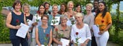 Die 14 Absolventen des Lehrgangs Pflegehelfer SRK aus Nid- und Obwalden. (Bild: PD)