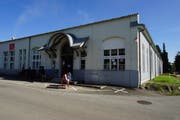 Gust Bischofberger betreibt in Arnegg an der Stationsstrasse den «Rampen Jakob Outlet Store». (Bild: Sandro Büchler)