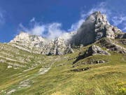 Ein Basejumper ist nach dem Absprung in der Hohwand bei Walenstadt SG tödlich verunglückt. (Bild: Kantonspolizei St. Gallen)