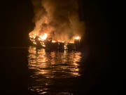 Nach einem verheerenden Brand auf einem Schiff vor der Küste Kaliforniens haben die Rettungskräfte zahlreiche Todesopfer geborgen. (Bild: KEYSTONE/AP Santa Barbara County Fire Department)