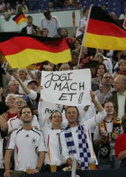 Die Fans haben Vertrauen zum Bundestrainer (Bild: key).