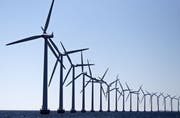 Albtraum der Windgegner: Eine Windfarm bei Kopenhagen. (Bild: Keystone)