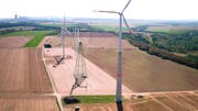 Neben den riesigen traditionellen Windräder wirken die vertikalen geradezu niedlich.