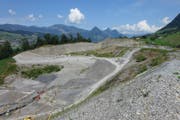 Wird mit unverschmutztem Aushub von Baustellen aufgefüllt: Die Kiesgrube Ännerberg in Oberdorf. (Bild: PD)