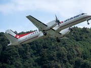 Ein Bild aus vergangenen Tagen: ein Flugzeug der Adria Airways in der Luft (Archivbild). (Bild: KEYSTONE/TI-PRESS/GABRIELE PUTZU)
