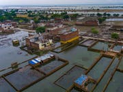 Verheerende Fluten nach tagelangen Monsun-Regen in Indien. Mindestens hundert Personen kamen ums Leben. (Bild: KEYSTONE/AP/RAJESH KUMAR SINGH)