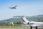 Businessjets am Flugplatz Altenrhein: Sie fallen genauso in die Kategorie «Privatflug» wie kleine Sportflugzeuge. (Bild: Urs Bucher)