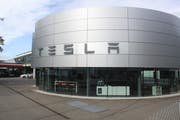 Die erste Tesla-Filiale der Ostschweiz eröffnet an der Zürcherstrasse 160, wo früher die City Garage stand. (Bild: Miguel Lo Bartolo)