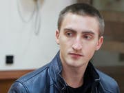 Der russische Schauspieler Pawel Ustinow bleibt auf freiem Fuss. Das entschied ein Gericht in Moskau. (Bild: KEYSTONE/AP/PAVEL GOLOVKIN)