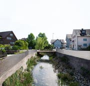 Der Zuzwiler Dorfbach muss für ein Hochwasserereignis saniert werden. Die Frage, die sich stellt, ist wie. (Bild: Andrea Häusler)
