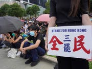 Die seit Monaten anhaltenden Proteste gegen die Regierung setzen der Wirtschaft in Hongkong immer mehr zu: Die Geschäfte liefen im August so schlecht wie seit der weltweiten Finanzkrise 2009 nicht mehr. (Bild: KEYSTONE/AP/VINCENT YU)