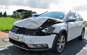 Das Auto wurde stark beschädigt. (Bild: Luzerner Polizei)