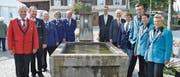 Die Geehrten (von links): Marcel Gmür, Musig Bütschwil; Sepp Meile, MG Mühlrüti; Andrea Schmid, Irene Raschle und Martin Raschle, MG Nesslau-Neu St.Johann; Werner Lusti, Kreispräsident; Katja Raschle, MG Harmonie Ebnat-Kappel; Theres Kuratli, MG Wintersberg-Bendel; Fredi Lusti, Judith Tschümmy und Bethli Bischof, MG Ennetbühl (Bild: Peter Jenni)