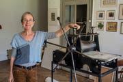Die Frauenfelder Künstlerin Cornelia Schedler hat sich für die Retrospektive in der Komturei Tobel eine temporäre Druckwerkstatt eingerichtet. (Bilder: ZVG)