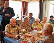 Stadtpräsident Ruedi Mattle (links) begrüsste die Gäste der Altersfeier und ehrte die 101-jährige Emma Kuster (Bild rechts oben) und den 99-jährigen Johann Sonderegger (links im Bild rechts unten) als älteste Einwohner. Bilder: Kurt Latzer